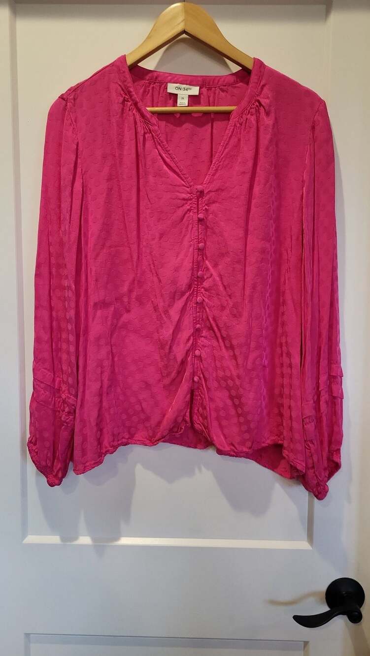 On 34th Women's Plus Size Fuchsia Pink Dotted Jacquard Button-Front V-Neck Blous